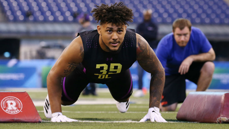 Boston College Eagles defensive lineman Harold Landry