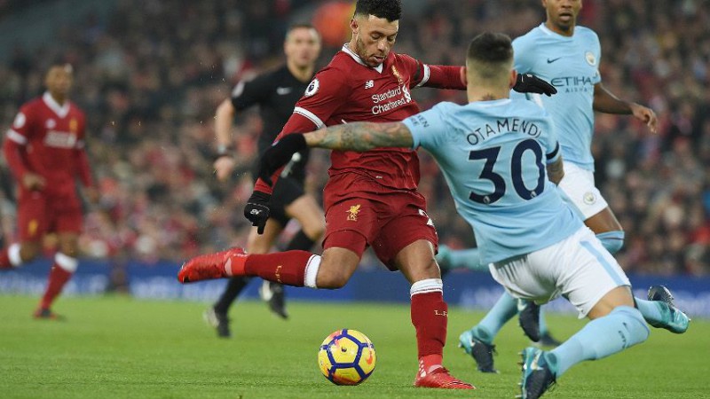 Liverpool's Alex Oxlade-Chamberlain and Manchester City's Nicolas Otamendi
