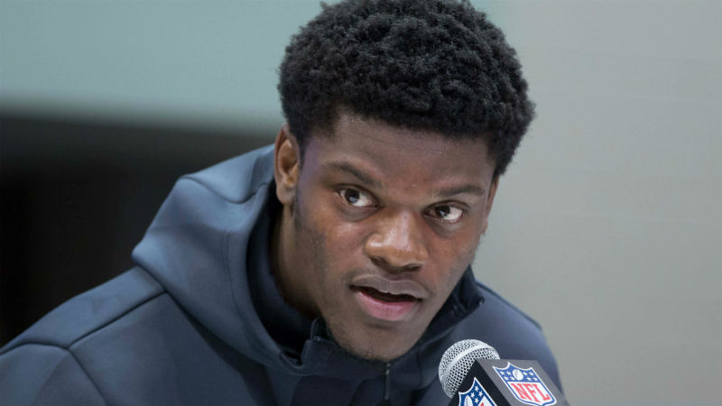Louisville Cardinals quarterback Lamar Jackson