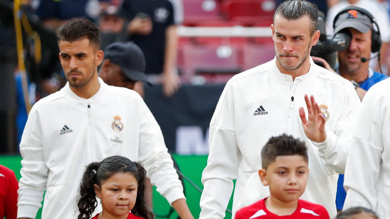 Real Madrid forward Gareth Bale (L)
