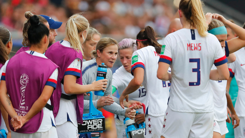 United States coach Jill Ellis and players