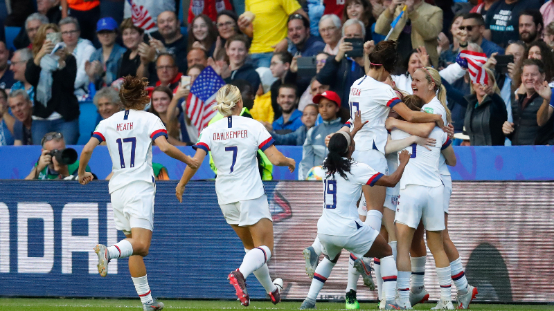 United States midfielder Lindsey Horan and teammates