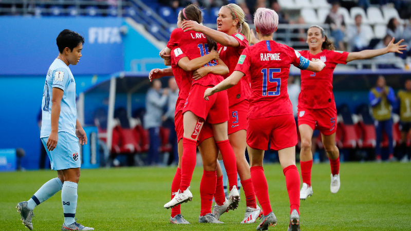 United States midfielder Rose Lavelle (16) and teammates