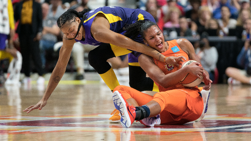 Los Angeles Sparks forward Candace Parker (3) and onnecticut Sun forward Alyssa Thomas (25)