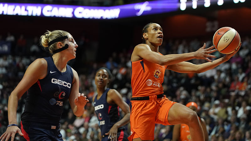 Connecticut Sun guard Jasmine Thomas