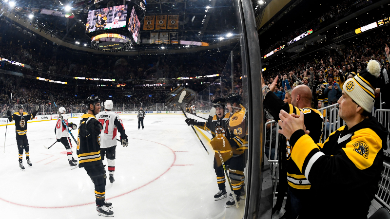 Boston Bruins left wing Danton Heinen (43) and teammates