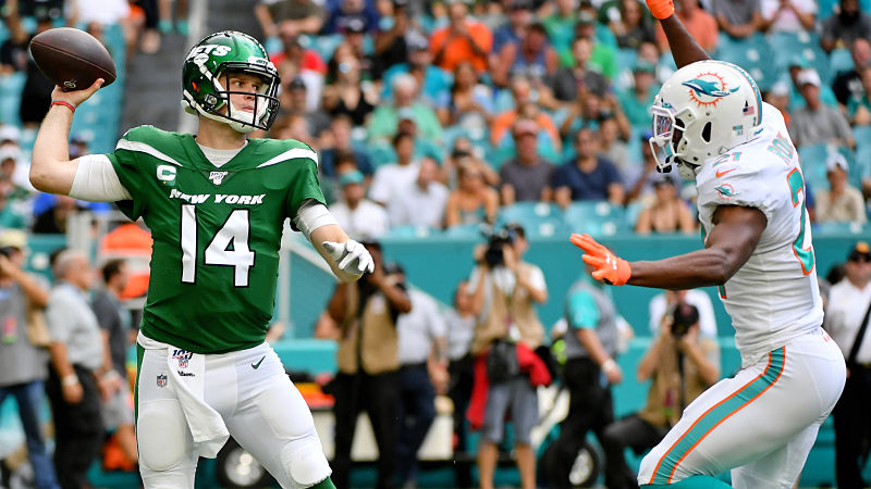 New York jets quarterback Sam Darnold and Miami Dolphins quarterback Eric Rowe