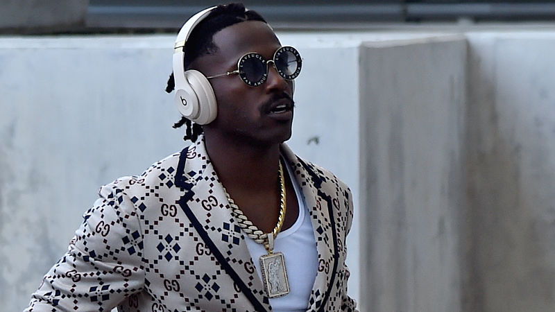 Wide receiver Antonio Brown