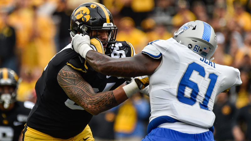 Iowa Hawkeyes DE A.J. Epenesa