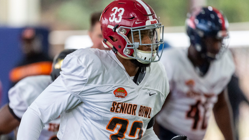 South inside linebacker Anfernee Jennings