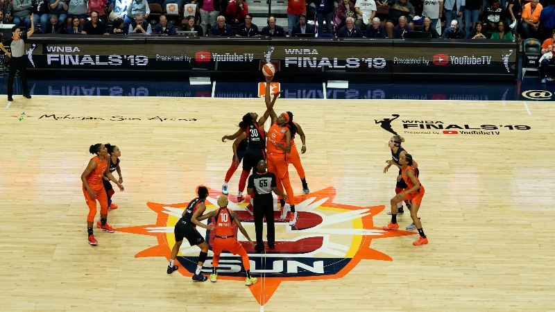 The Connecticut Sun and Washington Mystics