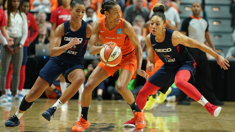 Conneticut Sun guard Jasmine Thomas