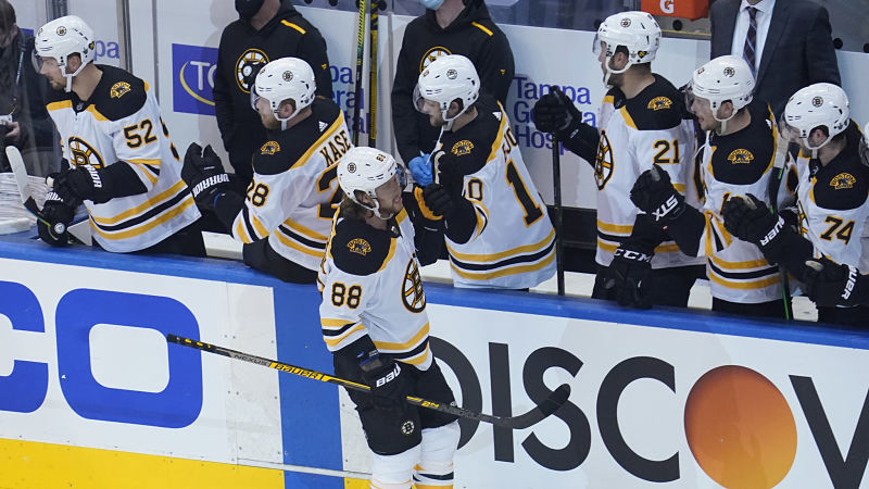Boston Bruins right wing David Pastrn