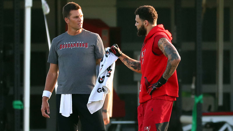 Tampa Bay Buccaneers players Tom Brady and Mike Evans