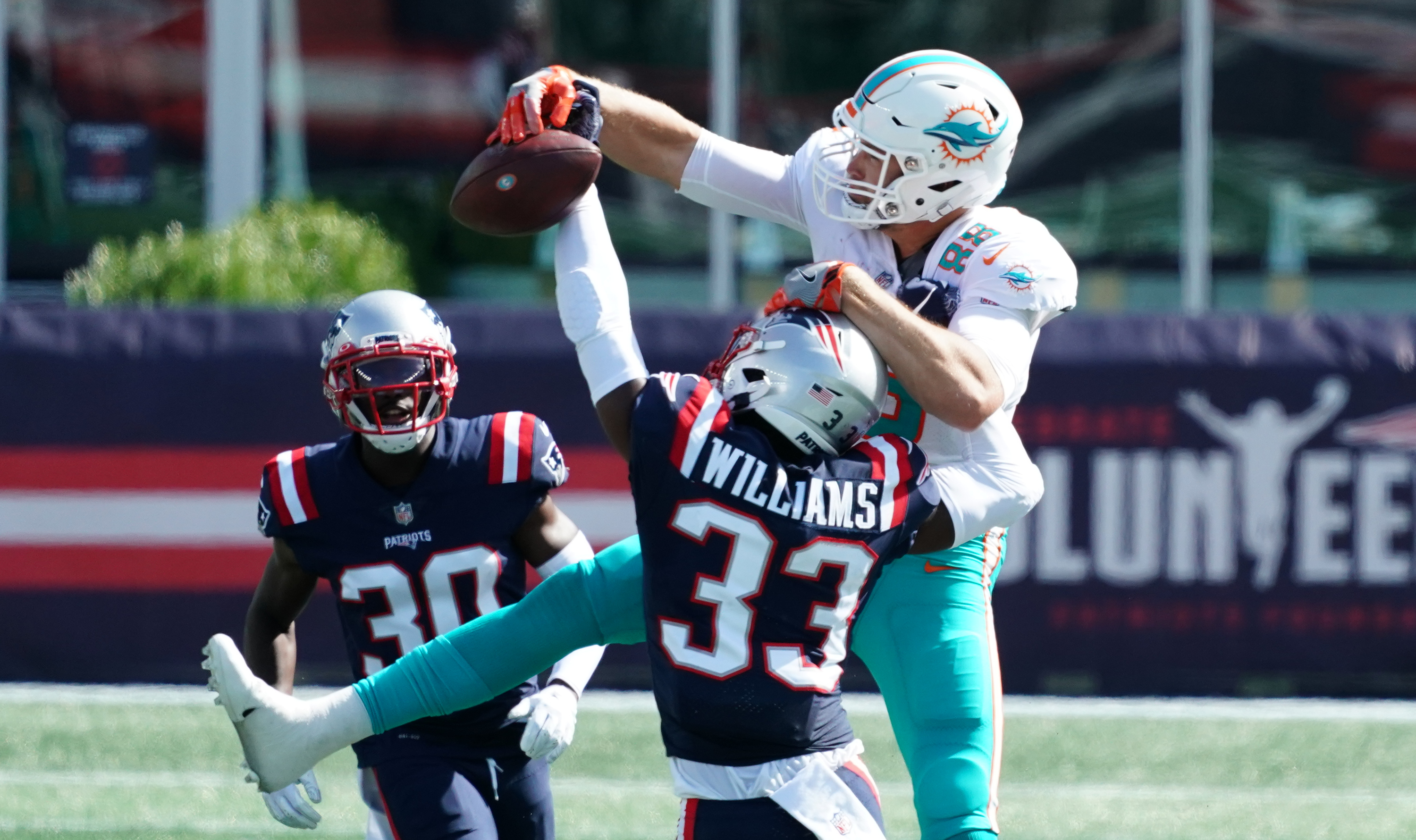 Patriots cornerbacks Joejuan Williams, JC Jackson