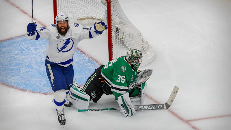 Tampa Bay Lightning left wing Patrick Maroon