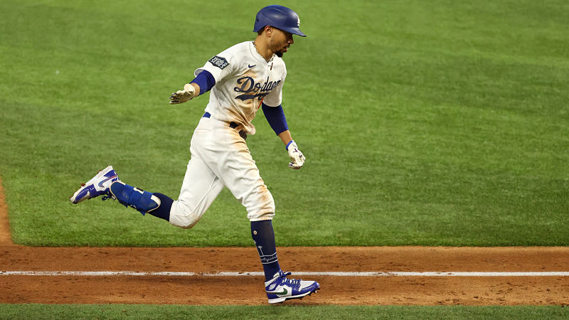Los Angeles Dodgers right fielder Mookie Betts