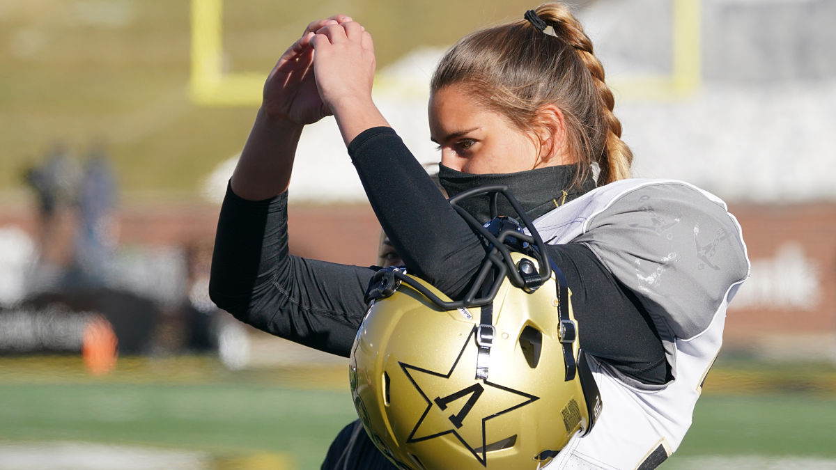 Vanderbilt kicker Sarah Fuller