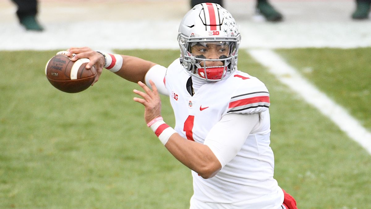 Oho State quarterback Justin Fields