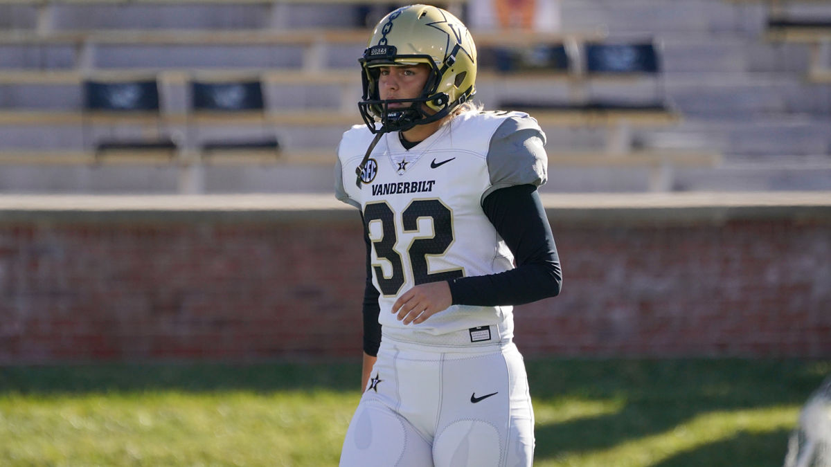 Vanderbilt Commodores place kicker Sarah Fuller