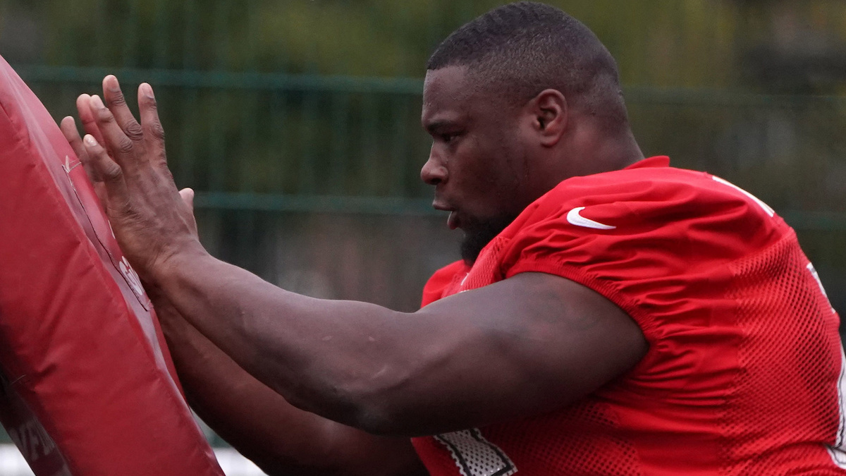 Buccaneers offensive lineman Earl Watford