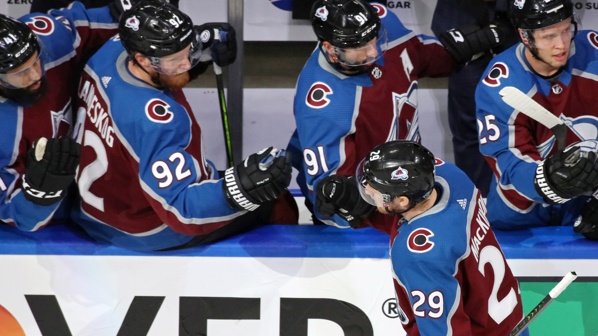 Colorado Avalanche Center Nathan MacKinnnon