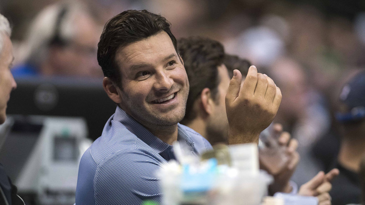 Former NFL quarterback and CBS analyst Tony Romo