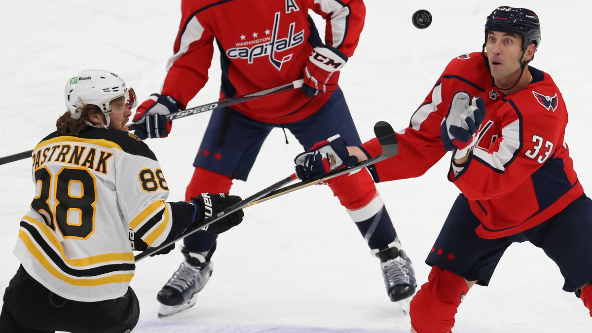 Washington Capitals defenseman Zdeno Chara, Boston Bruins winger David Pastrnak