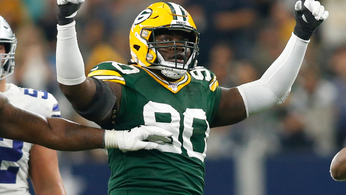 New England Patriots defensive tackle Montravius Adams