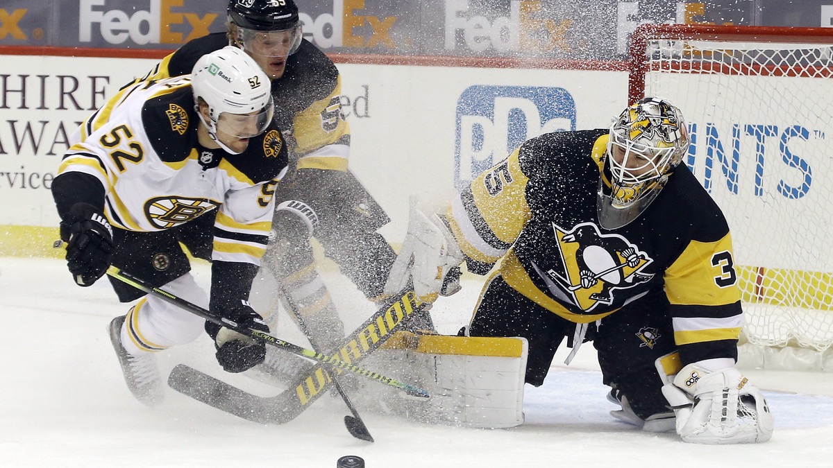 Boston Bruins center Sean Kuraly