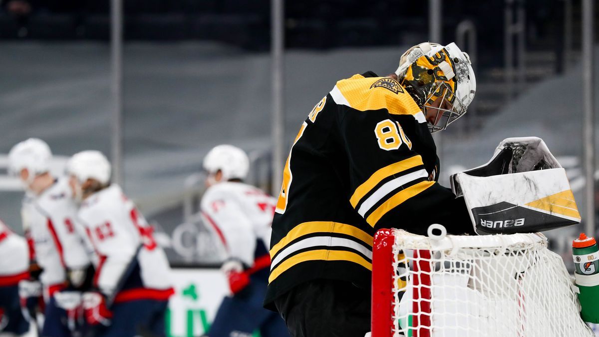 Boston Bruins goalie Dan Vladar