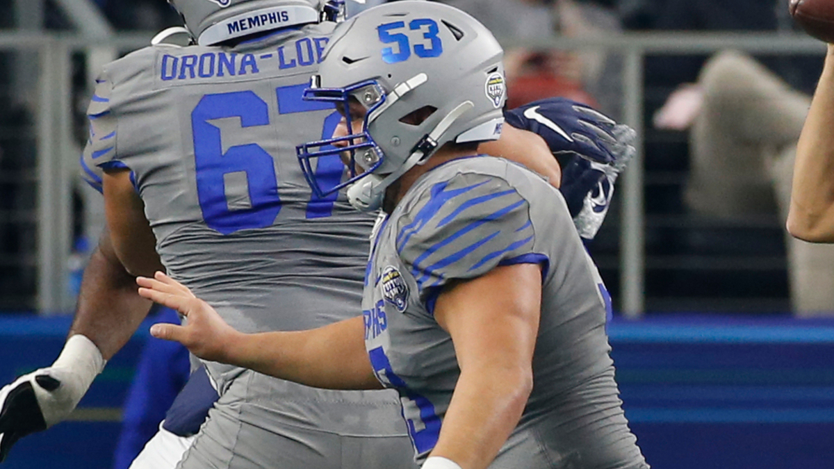 Free Agent center Dustin Woodard