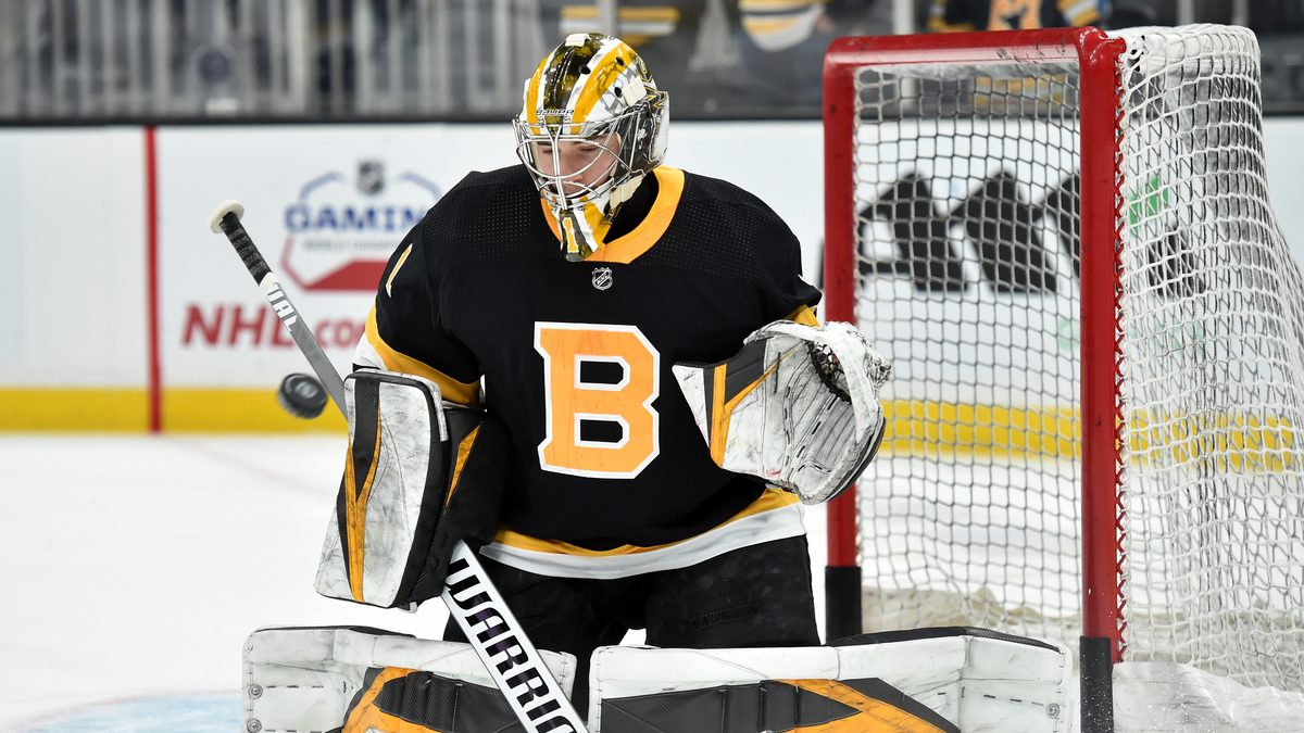 Boston Bruins goalie Jeremy Swayman