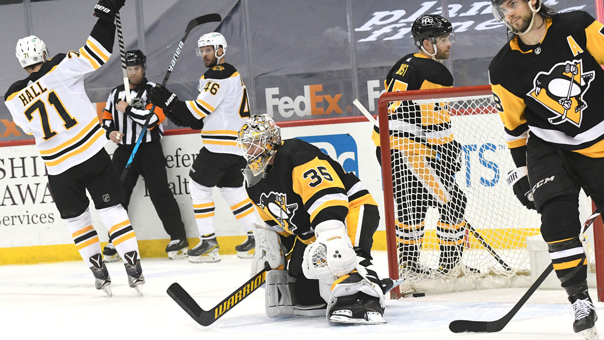 Bruins forwards Taylor Hall, David Krejci