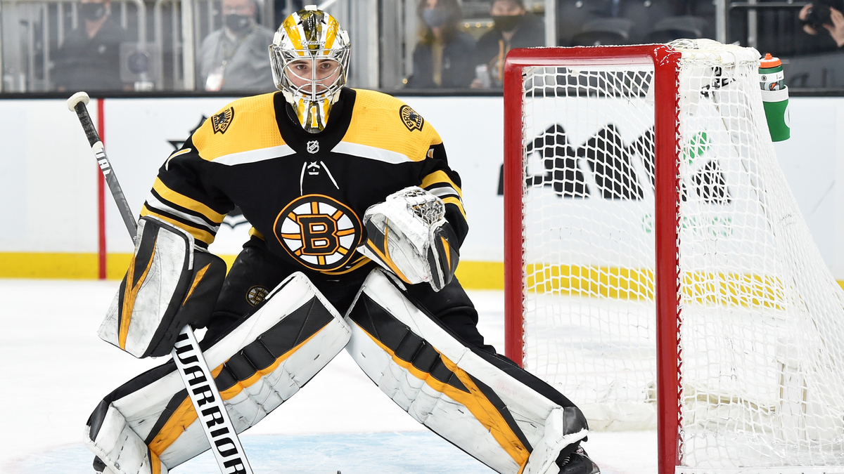 Boston Bruins goalie Jeremy Swayman