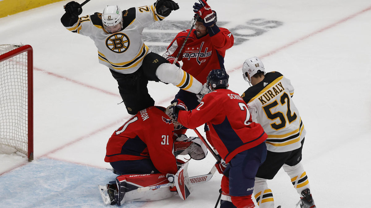 Bruins forwards Nick Ritchie, Sean Kuraly