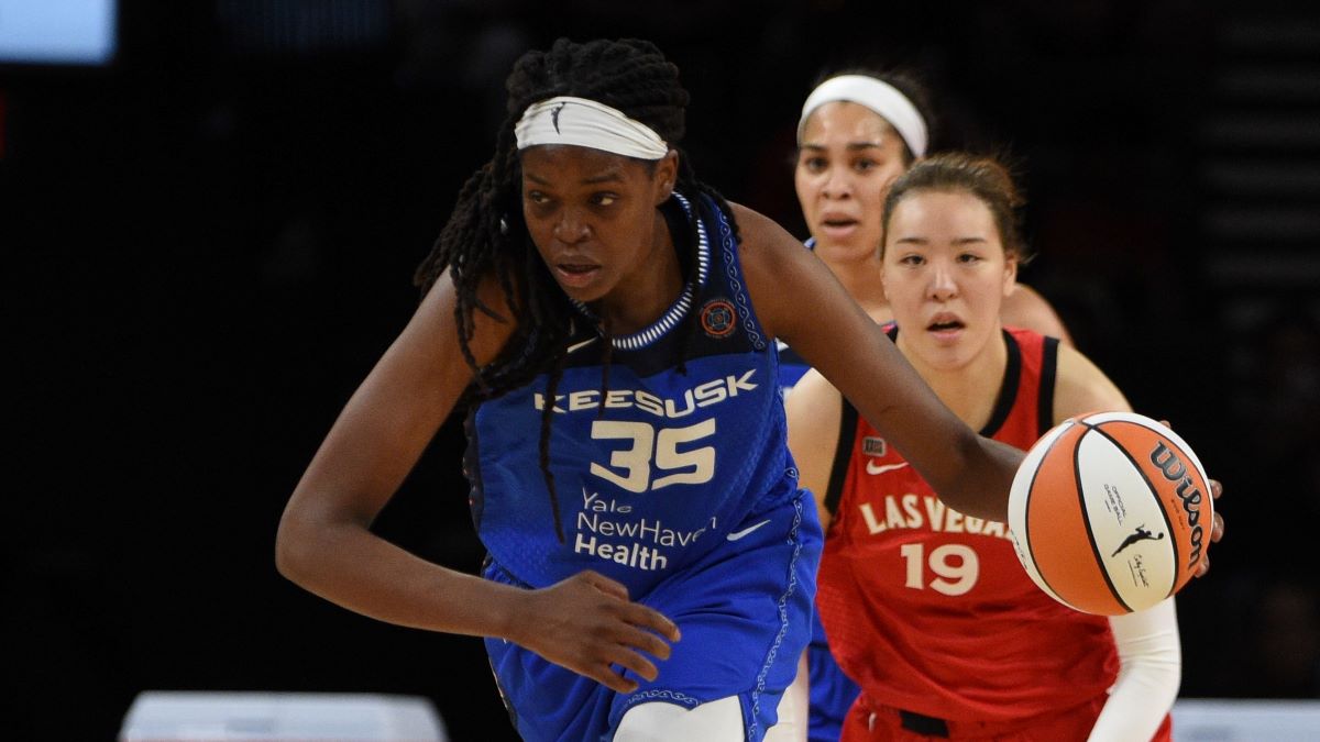 CT Sun forward Jonquel Jones