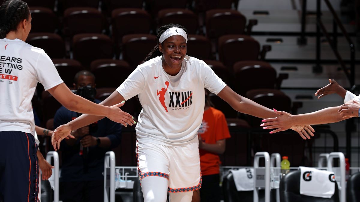 CT Sun forward Jonquel Jones