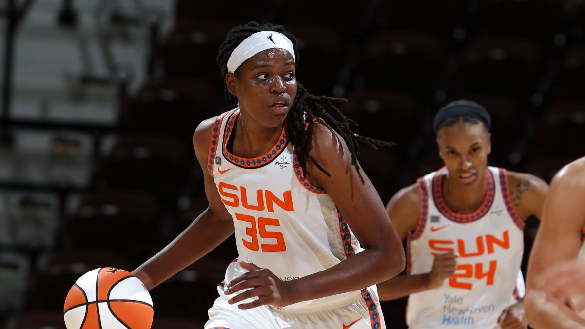 CT Sun forward Jonquel Jones
