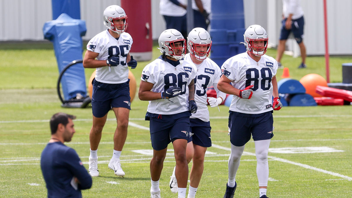 New England Patriots tight end Devin Asiasi