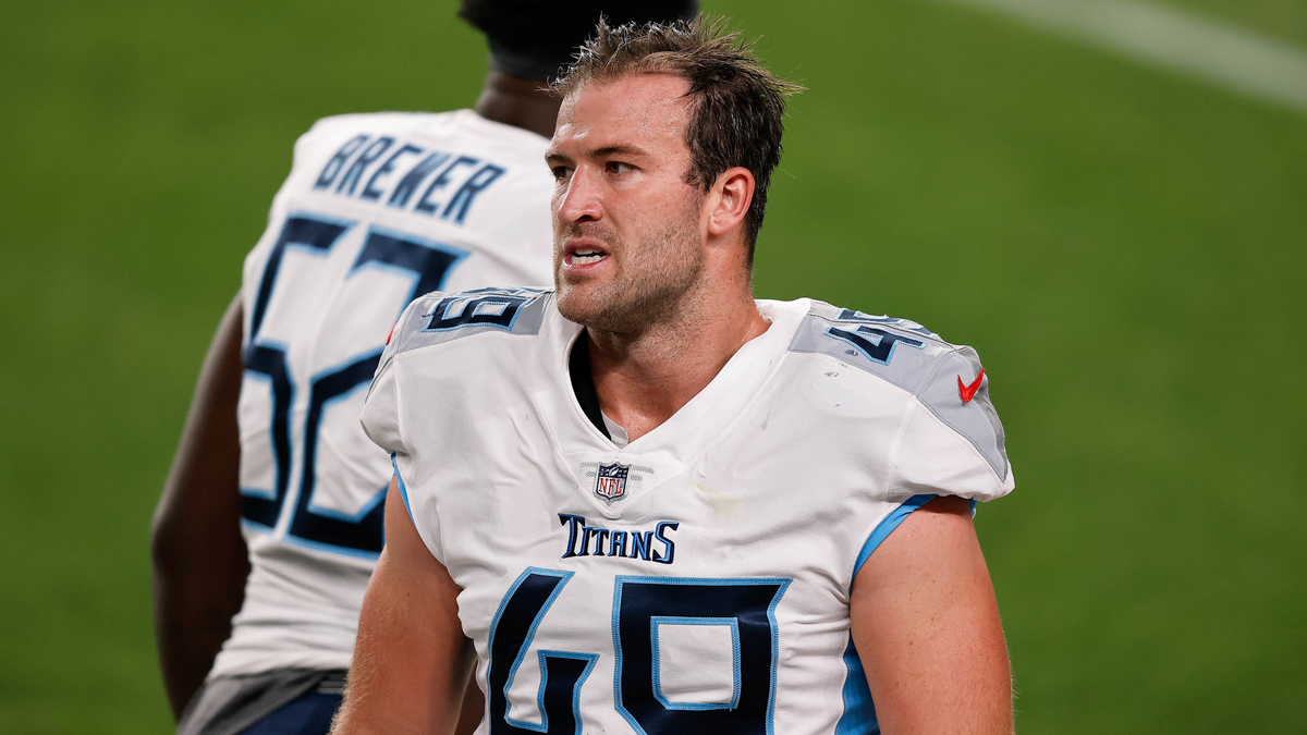 Free Agent NFL Linebacker Nick Dzubnar