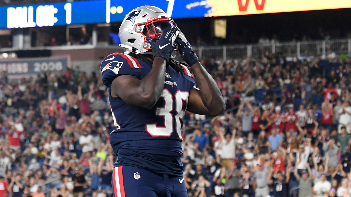 New England Patriots running back Rhamondre Stevenson