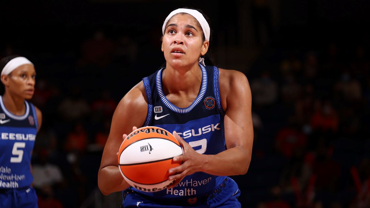 CT Sun center Brionna Jones
