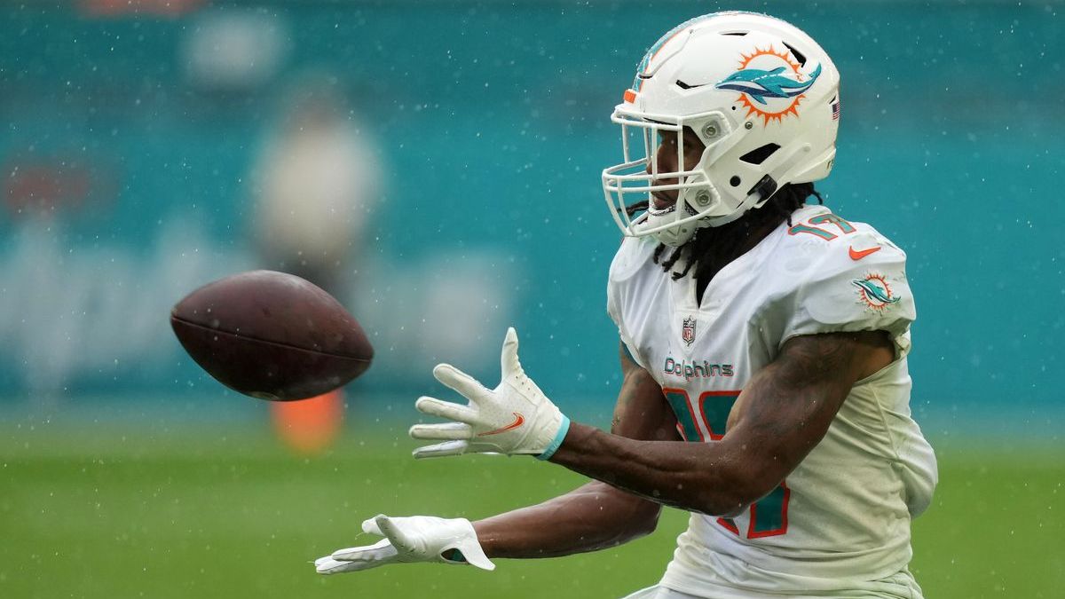 Miami Dolphins receiver Jaylen Waddle