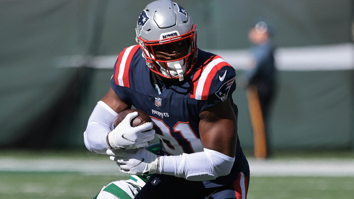 New England Patriots tight end Jonnu Smith