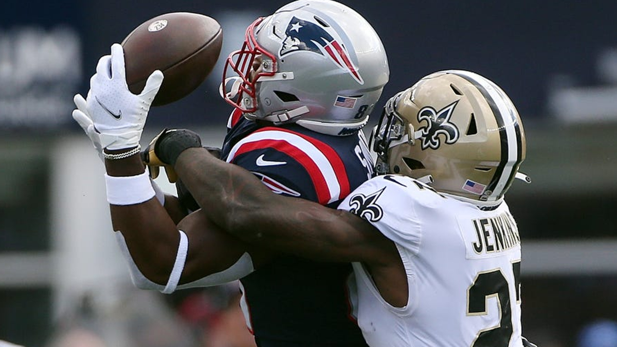 New England Patriots tight end Jonnu Smith
