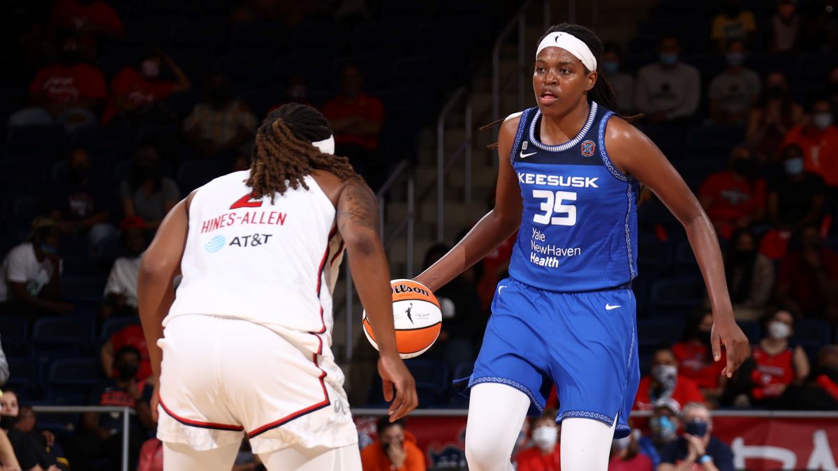 CT Sun forward Jonquel Jones