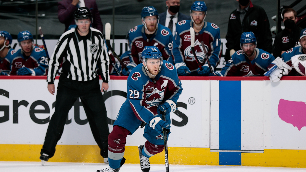 Colorado Avalanche Center Nathan MacKinnon