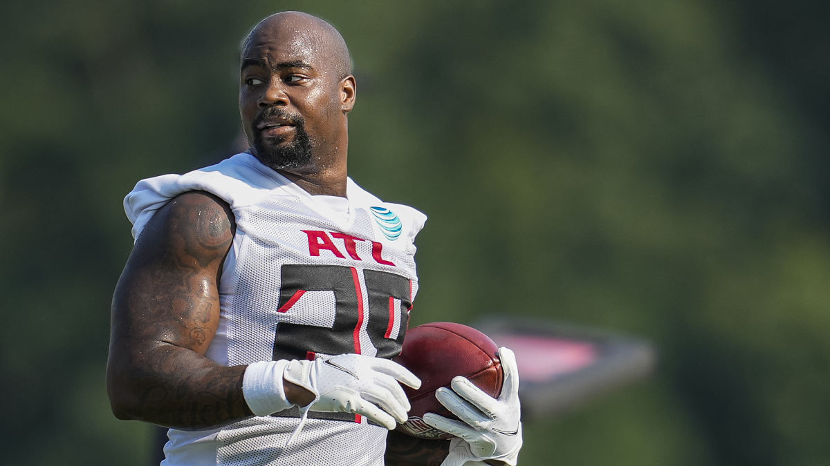 Atlanta Falcons running back Mike Davis