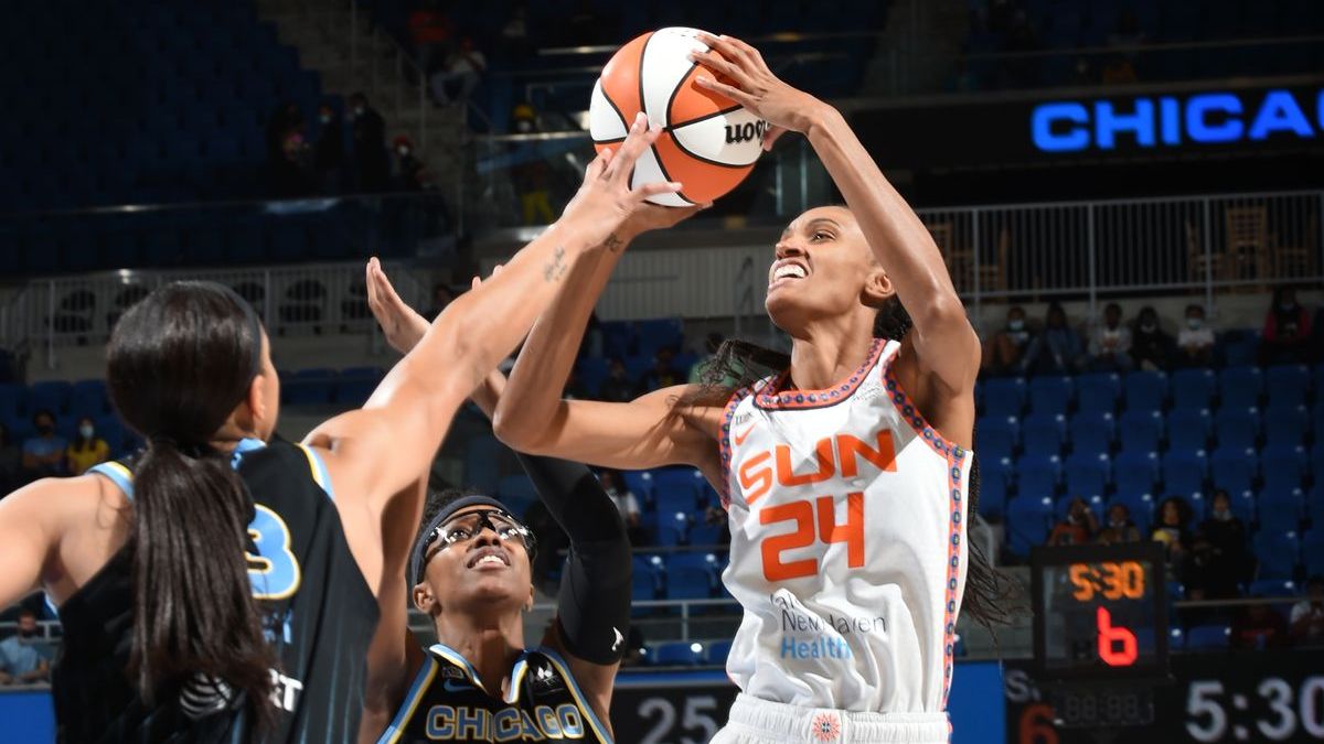 Chicago Sky's Candace Parler, CT Sun's DeWanna Bonner